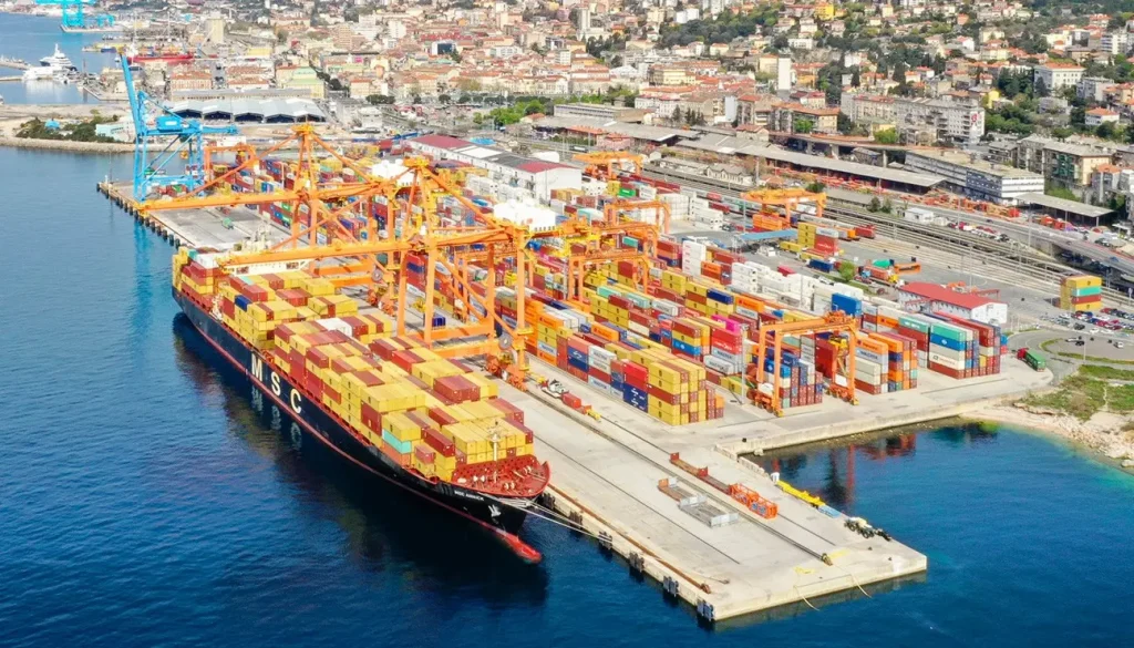 Cwmnïau logisteg yn cofleidio AI